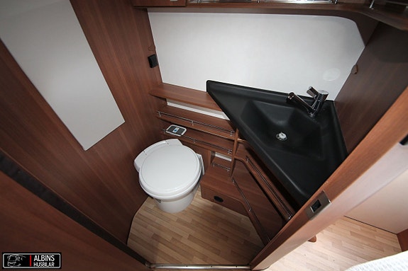 LMC Breezer Lift H 607 / Queenbed / Taksäng / Dragkrok 9 of 12