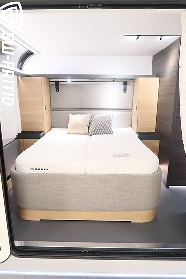 Adria Astella 704 HP (ALDE+Ugn+Cityvatten+KOLLA IN) 23 of 25