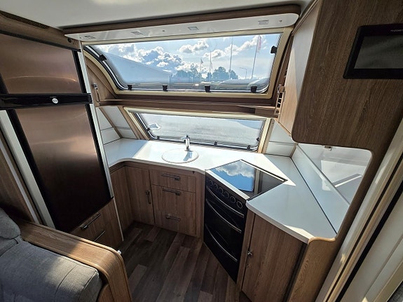 Kabe ROYAL 780 TDL FK KS E8 Frontkök Queenbed 4 of 14