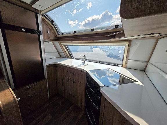 Kabe ROYAL 780 TDL FK KS E8 Frontkök Queenbed 5 of 14