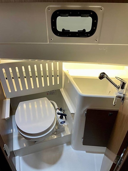 JEANNEAU 895 Sport Offshore 2 x YAMAHA F 225 XCB 2022 10 of 10