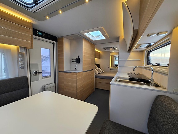 Adria ADORA 613 UT Queenbed 2 of 17