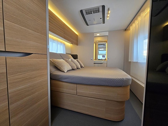Adria ADORA 613 UT Queenbed 5 of 17