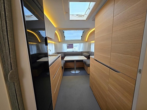 Adria ADORA 613 UT Queenbed 11 of 17