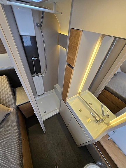 Adria ADORA 613 UT Queenbed 9 of 17
