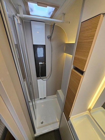 Adria ADORA 613 UT Queenbed 7 of 17