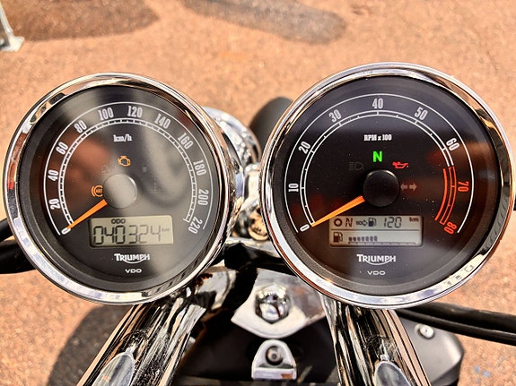 Triumph ROCKET III 7 of 8