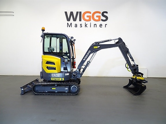 Volvo ECR25D - 25 / Engcon EC204 / Grip / Microprop MIG2 2 of 7