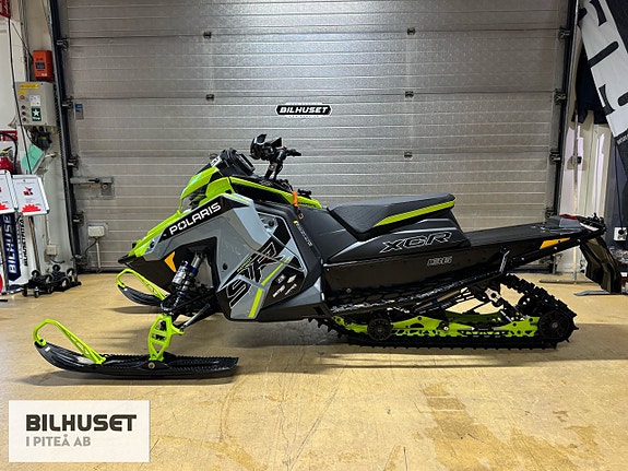 Polaris 9R INDY XCR 136 Storm Gray/Neon Kampanj -25