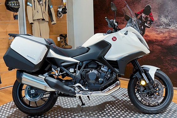 Honda NT 1100 |Sidoväskor|Endast 141 mil|Comfortsadel|