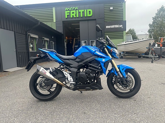 Suzuki GSR750 endast 320mil Yushimura