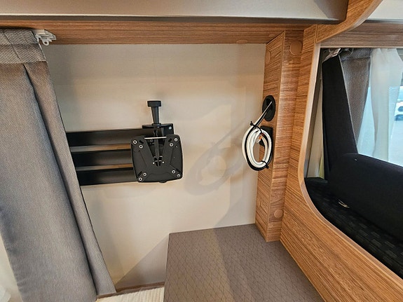 Weinsberg CaraLoft 550MF  AUT / El Golvvärme 23 of 27