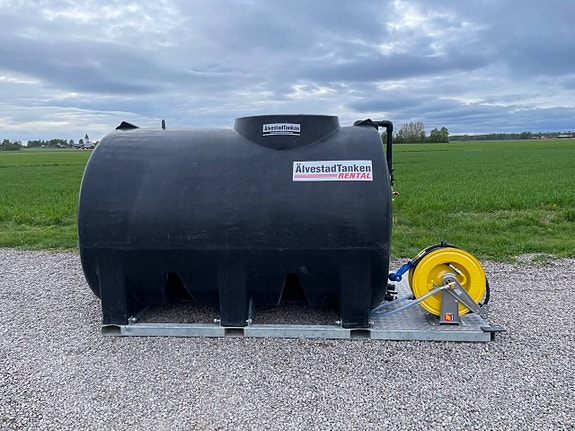 Uthyres vattentank 5000L inklusive ramverk pump & ramp