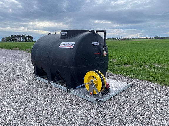 Uthyres vattentank 5000L inklusive ramverk pump & ramp 2 of 2