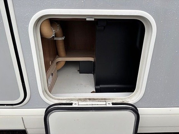 Carthago C-TOURER I 143 Lightweight 3 of 15