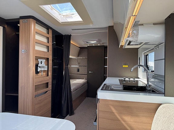 Adria ALPINA 613 UT Långbäddar, Takmonterad markis 4 of 15