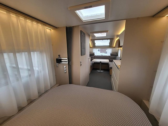Adria Adora 593 UP Queenbed 11 of 17