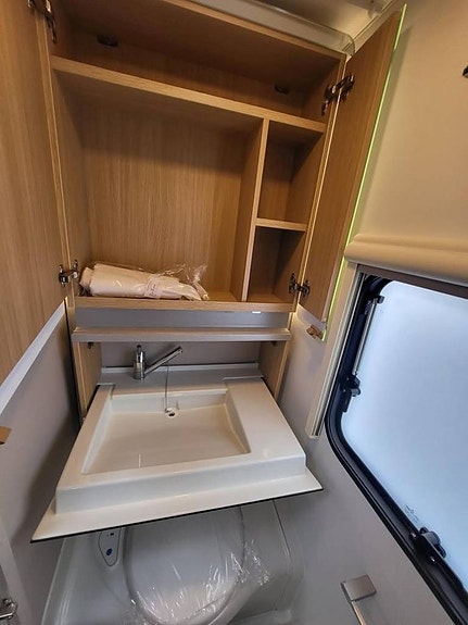 Adria Adora 593 UP Queenbed 14 of 17
