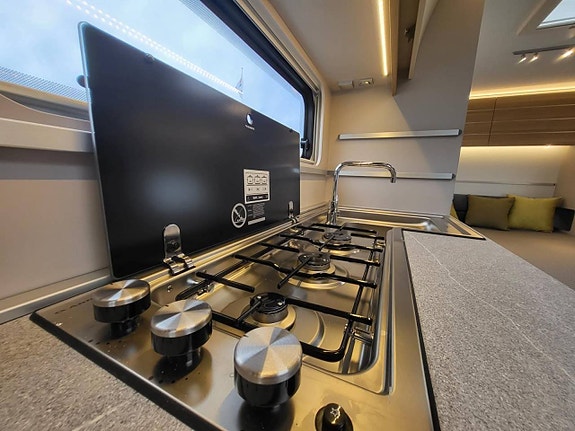 Adria Adora 593 UP Queenbed 8 of 17