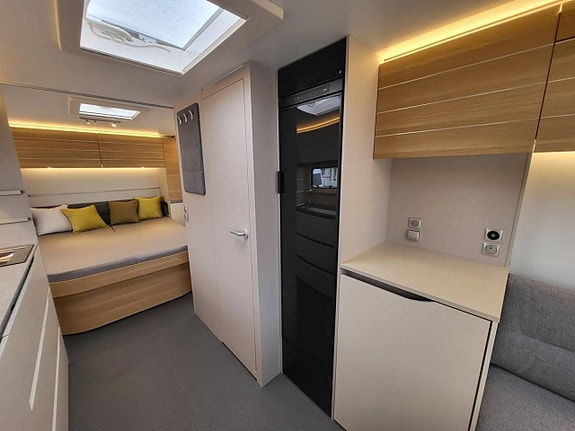 Adria Adora 593 UP Queenbed 6 of 17