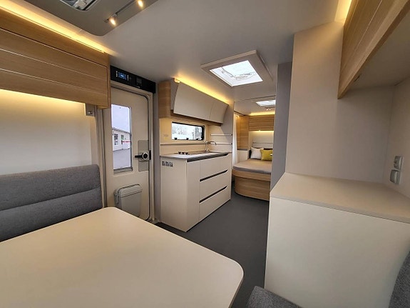 Adria Adora 593 UP Queenbed 4 of 17