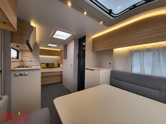 Adria Adora 593 UP Queenbed 3 of 17