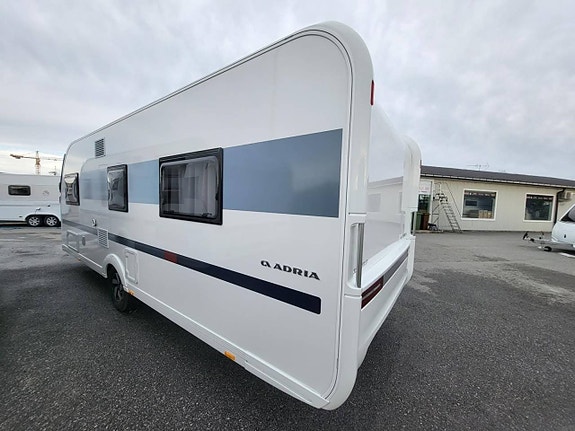 Adria Adora 593 UP Queenbed 16 of 17