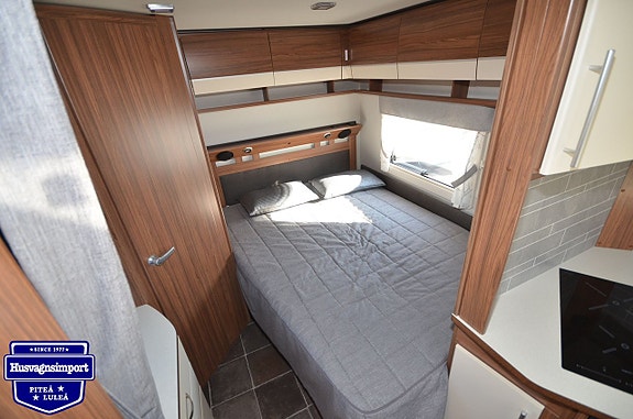 Polar 590 CTH VK Selected Dubbelbädd / Vinkelkök
