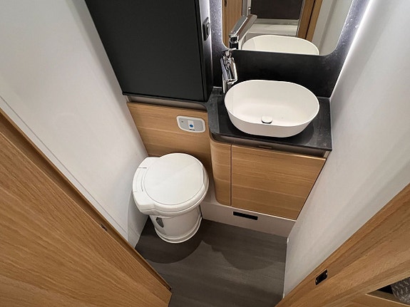 Adria MATRIX PLUS 670 SL (ALDE+Aut+Värmematta hytt+Heavy) 13 of 25