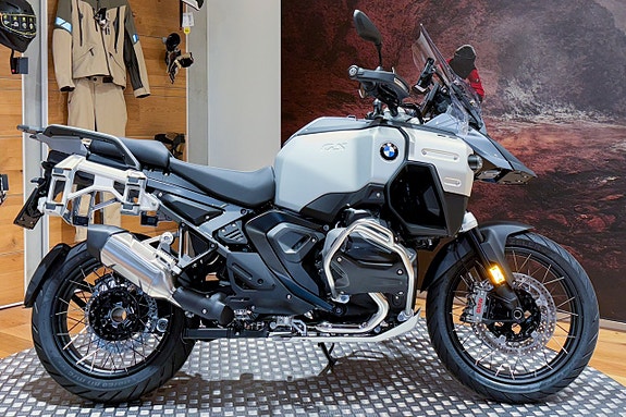 BMW R 1300 GSA |Motorrad STHLM Edition| Sidoväskor på köpet