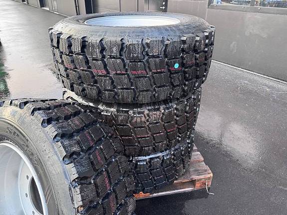 Vinterdäck/ Åretruntdäck 4 st Pris. 25.000:- inkl frakt