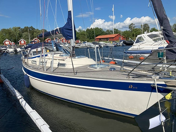 Hallberg-Rassy 312 Mk II – 1988 i Toppskick, ny motor 2022 2 of 5