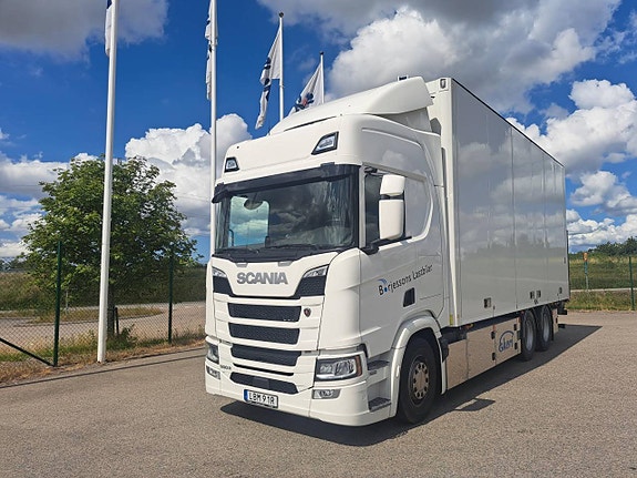 Mycket fin Scania R500 med Ekeri transportskåp