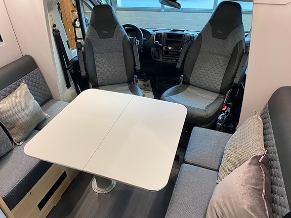 Adria Coral 670 DL Plus  3500 kg / Face to Face / Automat 140hk / B-körkort 20 of 23