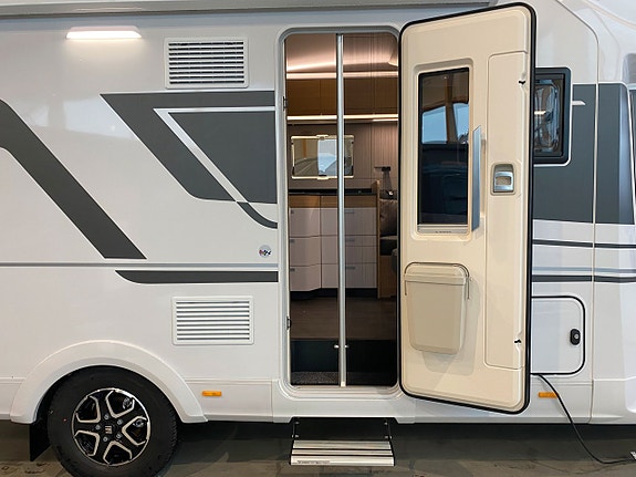 Adria Coral 670 DL Plus  3500 kg / Face to Face / Automat 140hk / B-körkort 4 of 23