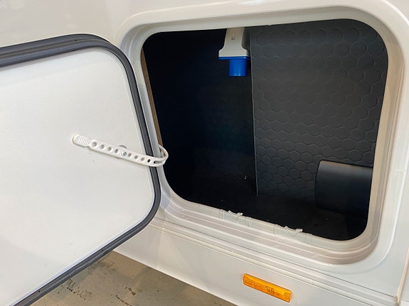 Adria Coral 670 DL Plus  3500 kg / Face to Face / Automat 140hk / B-körkort 22 of 23