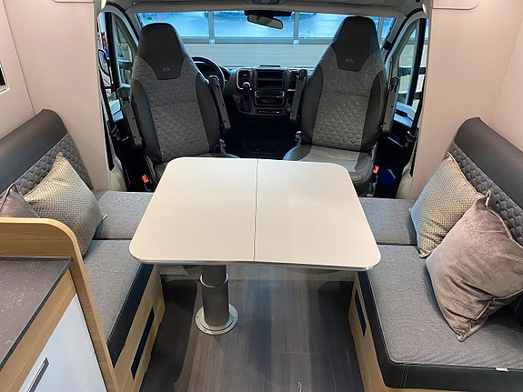 Adria Coral 670 DL Plus  3500 kg / Face to Face / Automat 140hk / B-körkort 23 of 23