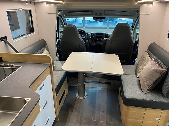 Adria Coral 670 DL Plus  3500 kg / Face to Face / Automat 140hk / B-körkort 10 of 23