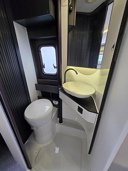 Adria TWIN SUPREME 640 SLB - Fiat MultiJet3 140HP (103kW) 35L 20 of 27