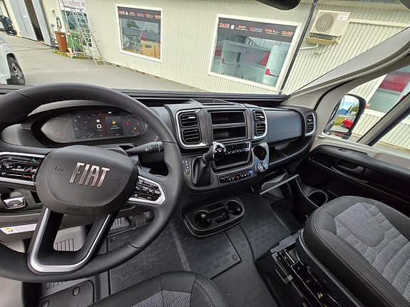 Adria TWIN SUPREME 640 SLB - Fiat MultiJet3 140HP (103kW) 35L 11 of 27