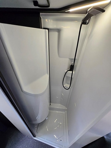 Adria TWIN SUPREME 640 SLB - Fiat MultiJet3 140HP (103kW) 35L 19 of 27