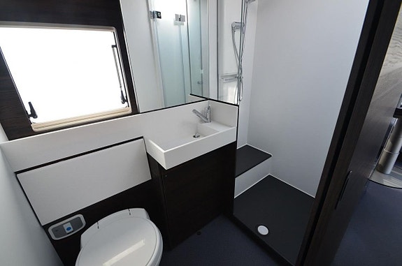 Adria Astella 644 DP 17 of 21