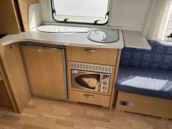 Knaus SÜDWIND 580 Låga Långbäddar & Toa & dusch bak 8 of 21