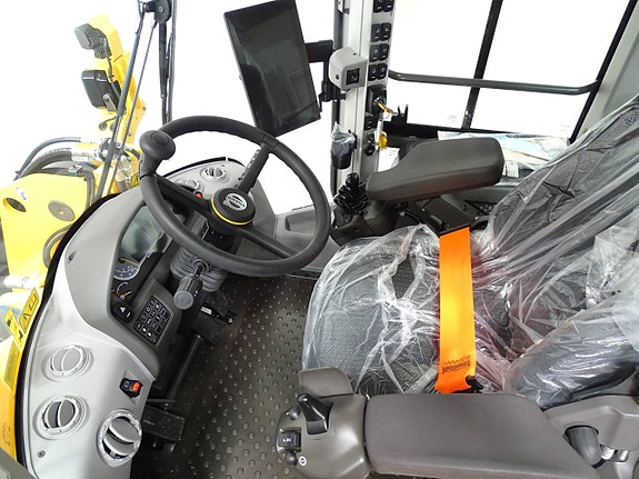 Volvo L90H2 5 of 6
