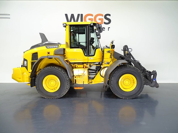 Volvo L90H2 2 of 6