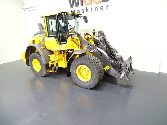 Volvo L90H2 3 of 6