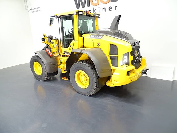 Volvo L90H2 4 of 6