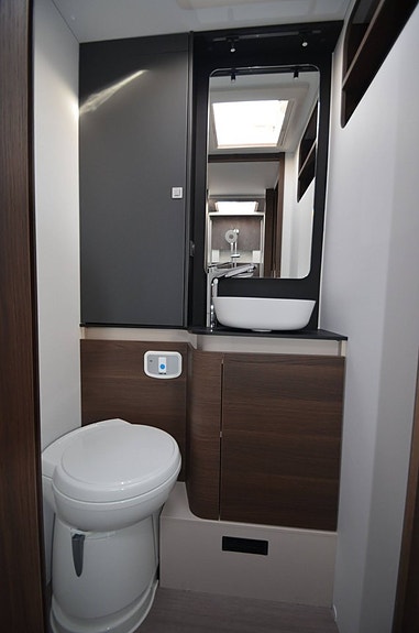 Adria Matrix Supreme 670 SL - FIAT EU VI E 2,2 140HP HD 43H 10 of 15
