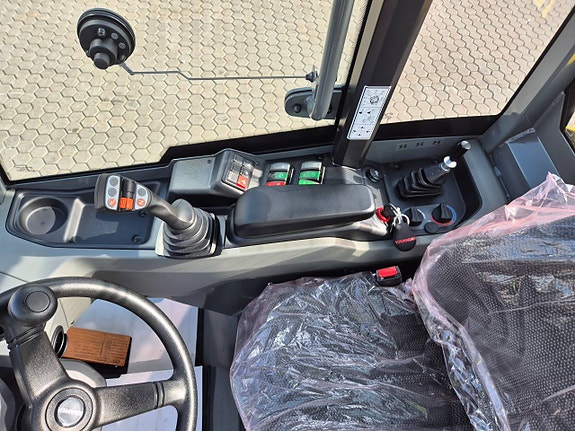Kramer 5040 / 2.1tons lastare / 30km 9 of 12