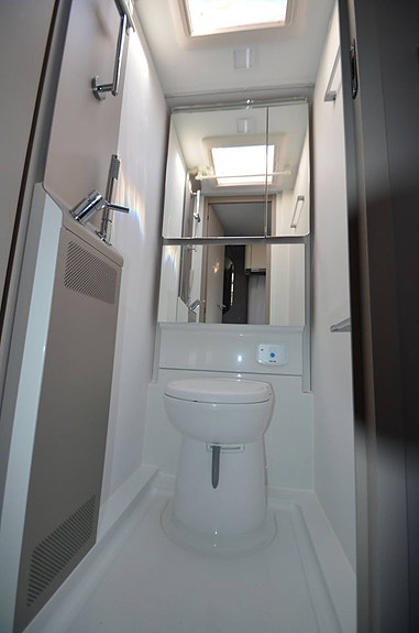 Adria ALPINA 663 UK 10 of 11